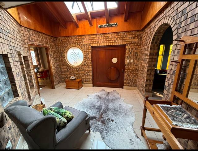 6 BEDROOM HOUSE FOR SALE IN SUNWARD PARK